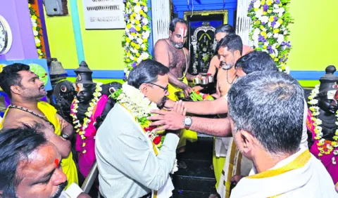 జెండాబాలాజీ ఆలయంలో..