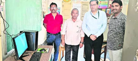 పాఠశాలకు ఐడీబీఐ బ్యాంకు వితరణ 