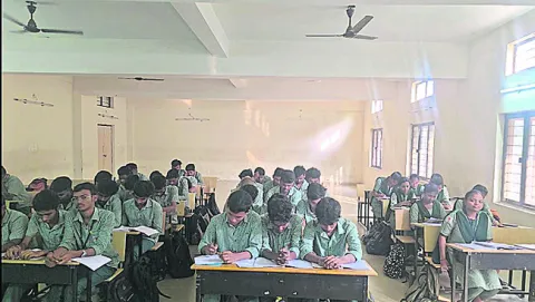 నవనవోన్మేషంగా... 