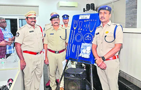 ఆన్‌లైన్‌ బెట్టింగుల దెబ్బకు చోరీలు 