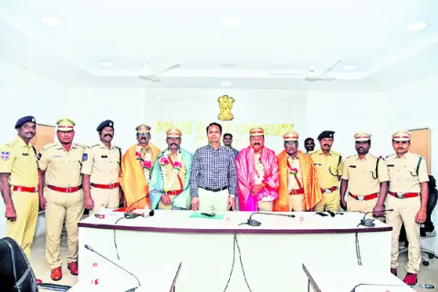 కుటుంబ సభ్యులతో గడపండి