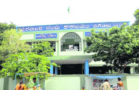 మున్సిపోల్స్‌ సందడి 