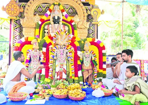 కనులపండువగా శ్రీనివాస కల్యాణం 