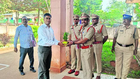 అసాంఘిక కార్యకలాపాలకు ఆస్కారం ఇవ్వొద్దు
