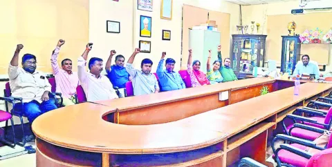 కాంట్రాక్టు గెస్ట్‌ ఫ్యాకల్టీ సమస్యలు పరిష్కరించాలి 