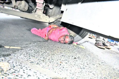 అయ్యో.. అమ్మ!
