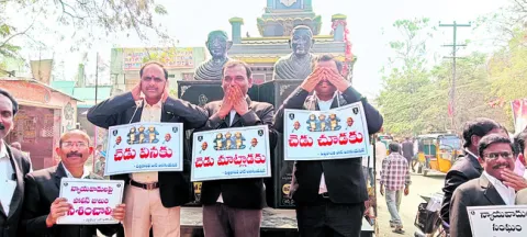 పోలీసులపై చర్యలేవి? 