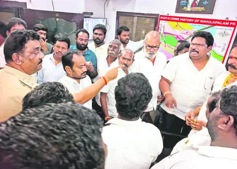 విగ్రహం ఏర్పాటుతో ఉద్రిక్తత