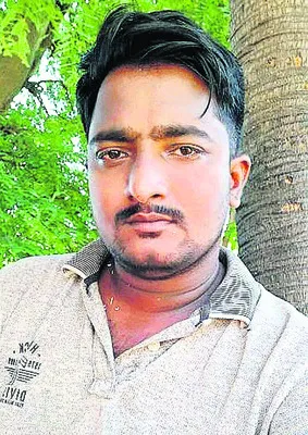 గుర్తు తెలియని వాహనం ఢీకొని యువకుడి మృతి