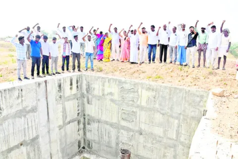 రెండోరోజు కొనసాగిన ధర్నా 