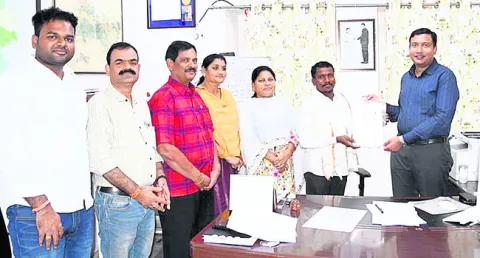 అక్రమ రిజిస్ట్రేషన్‌ రద్దు.. భూముల స్వాధీనం