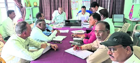 ‘పది’లో వందశాతం ఉత్తీర్ణత సాధించాలి
