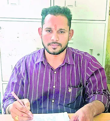 సచివాలయ ఉద్యోగులను ఒత్తిడికి గురిచేయొద్దు 