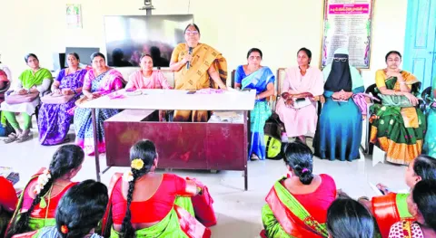 ధాన్యం కొనుగోలు కేంద్రం పరిశీలన