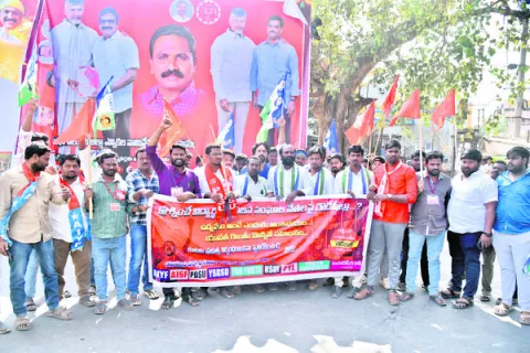 హామీలపై ప్రశ్నిస్తే కేసులు 