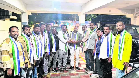 వైఎస్సార్‌టీయూసీ క్యాలెండర్‌ ఆవిష్కరణ