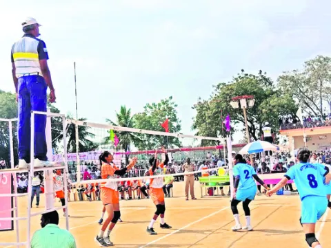 బాలికలు అన్ని రంగాల్లో రాణించాలి 