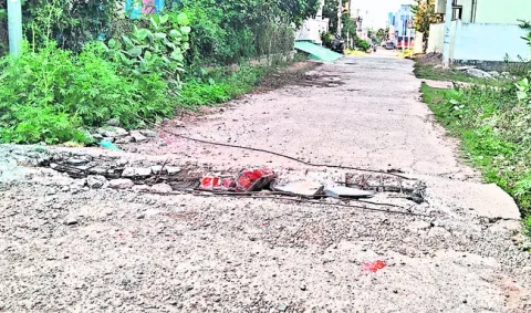 పేరుకే సీసీ రోడ్లు 
