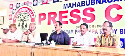 ‘బీసీలను మభ్యపెట్టే రాజకీయాలు సరికాదు’ 