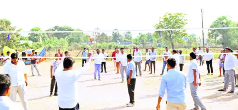 యువత వ్యసనాలకు దూరంగా ఉండాలి 