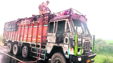 లారీ క్యాబిన్‌ దగ్ధం
