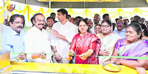 కలెక్టరేట్‌లో అరకు కాఫీ స్టాల్‌ 