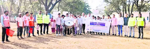 రోడ్డు భద్రతా నియమాలు పాటించాలి