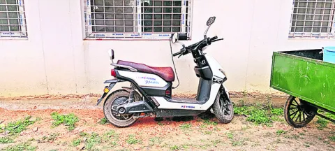 ప్రభుత్వ సొమ్మే కదా..? 