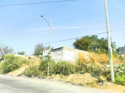 రెచ్చిపోతున్న కబ్జాదారులు