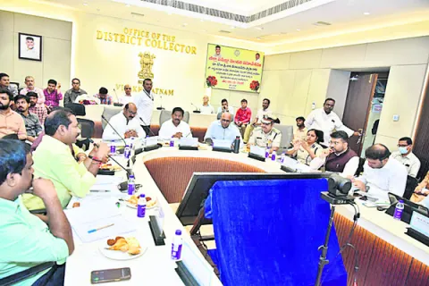 విశాఖపై కాలుష్యం పడగ