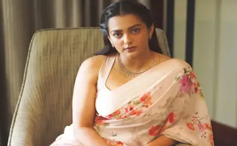 Parvathy Thiruvothu Recalls Creepy Incident In Lift10