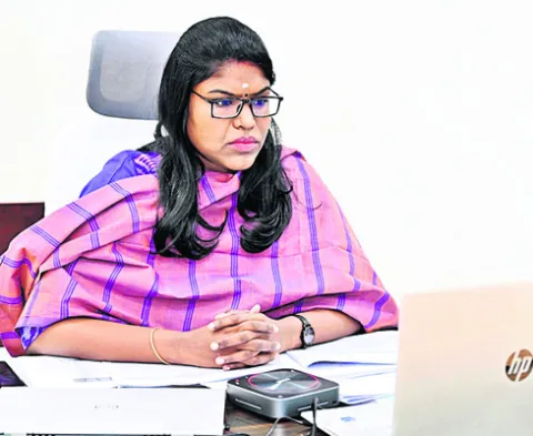 వేగంగా పాస్‌బుక్‌ల పంపిణీ 