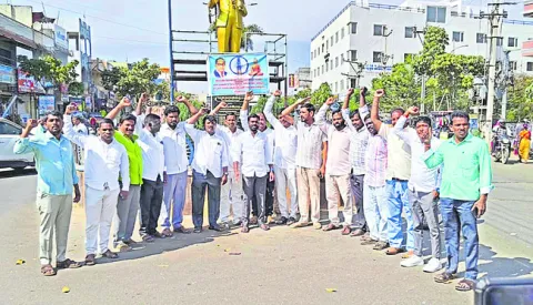 జిల్లాను రద్దు చేస్తే ఉద్యమమే