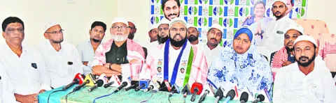 చంద్రబాబు స్వలాభం కోసమే అంజుమన్‌ భూముల కబ్జా 