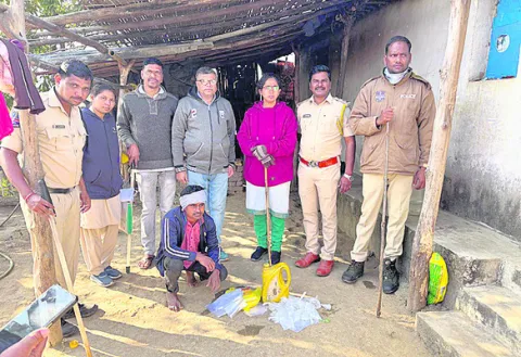 గుడుంబా స్థావరాలపై దాడులు
