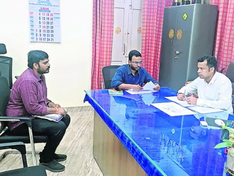 పాస్‌ పుస్తకాల పంపిణీ వేగవంతం 