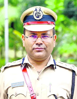 ఊరికి వెళ్లేవారు సమాచారం ఇవ్వాలి