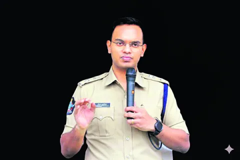 పండుగకు ఊరెళుతున్నారా.. జాగ్రత్త !