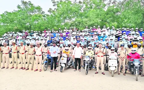 వాహనదారులు హెల్మెట్‌ ధరించాలి