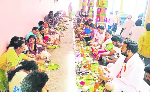 శనైశ్చరునికి ప్రత్యేక తైలాభిషేకాలు 