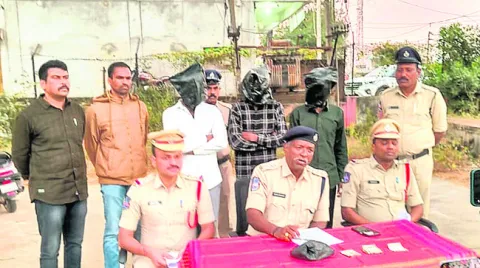 నలుగురు దొంగలు అరెస్ట్‌