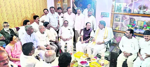 టెక్కలిలో మాజీ మంత్రి ధర్మాన పర్యటన 