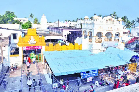 ఒక్క పైసా ఇవ్వకుండా..  
