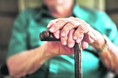 పాతవి పెంచలే.. కొత్తవి ఇయ్యలే