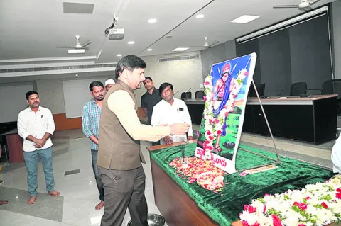 ఓబన్న జీవితం అందరికీ ఆదర్శం