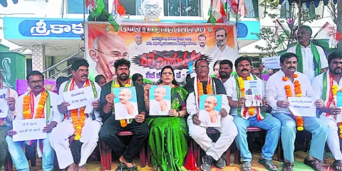 ఉపాధి పథకం పేరు మార్పు దారుణం 