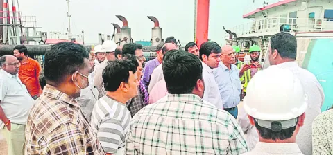 పోర్టు పనులను పరిశీలించి ఏపీఎంబీ సీఈఓ