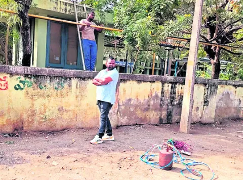 దుకాణాలలో చోరీ   