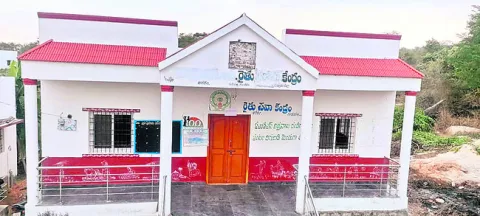 మూత పడిన కేంద్రాలు 
