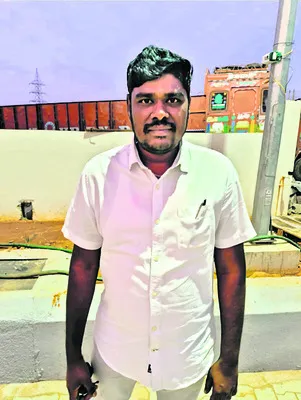 రాజకీయ పరిస్థితులతో అడుగులు
